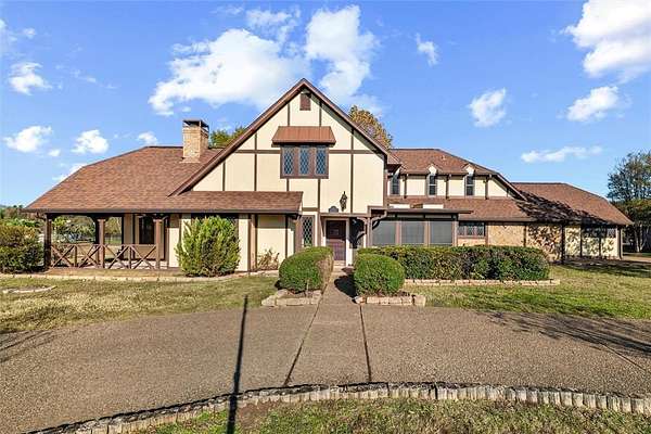 2 Acres of Residential Land with Home for Sale in Waxahachie, Texas