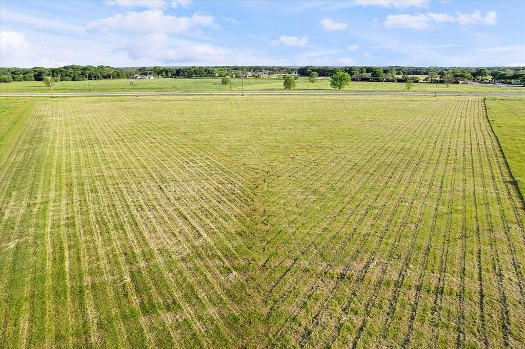 5 Acres of Land for Sale in Corsicana, Texas