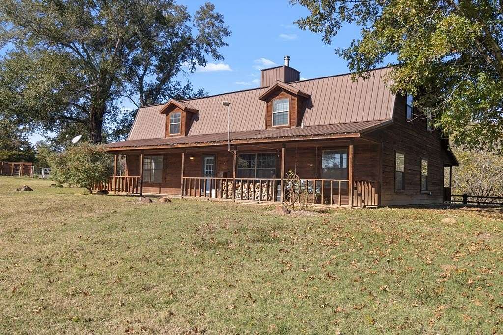 17 Acres of Land with Home for Sale in Palestine, Texas