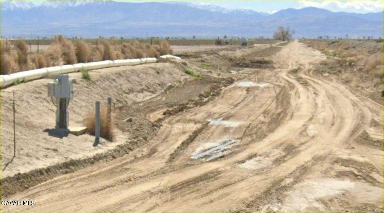 19.9 Acres of Land for Sale in Lancaster, California