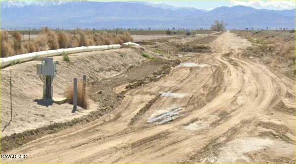 19.9 Acres of Land for Sale in Lancaster, California