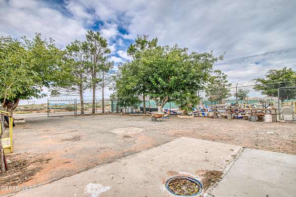 5 Acres of Residential Land for Sale in El Paso, Texas