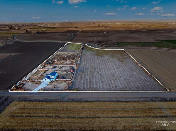 17 Acres of Land with Home for Sale in Wilder, Idaho