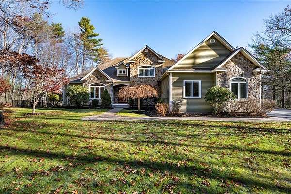 3.1 Acres of Residential Land with Home for Sale in Hooksett, New Hampshire