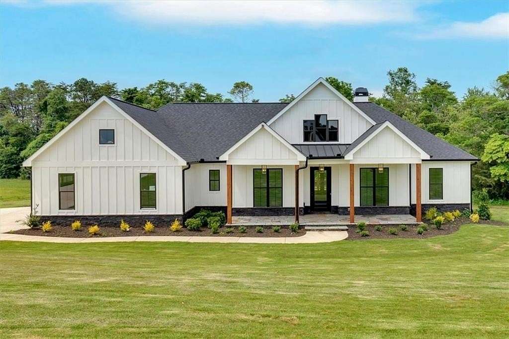 2 Acres of Residential Land with Home for Sale in Rydal, Georgia