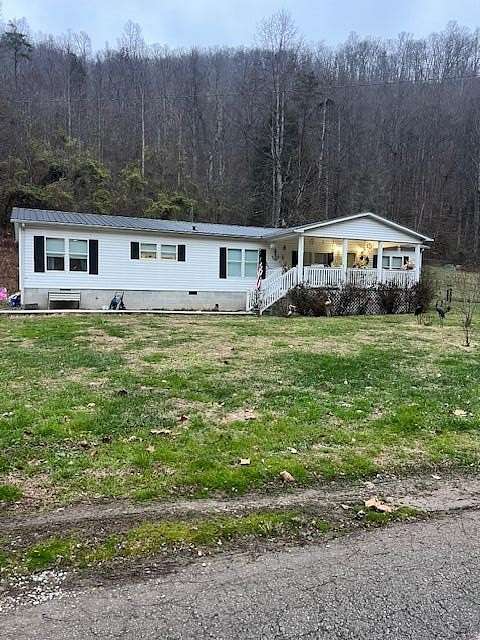 7 Acres of Residential Land with Home for Sale in Prestonsburg, Kentucky