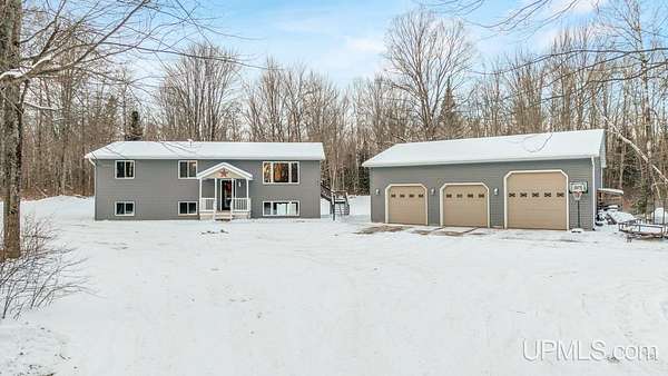 8.47 Acres of Residential Land with Home for Sale in Iron Mountain, Michigan