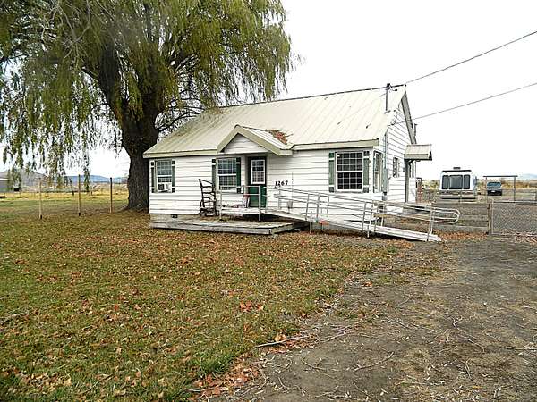 6.55 Acres of Residential Land with Home for Sale in Klamath Falls, Oregon