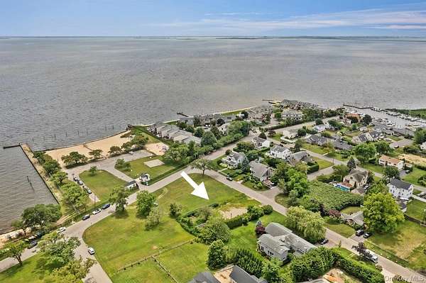 0.21 Acres of Land for Sale in Brightwaters, New York