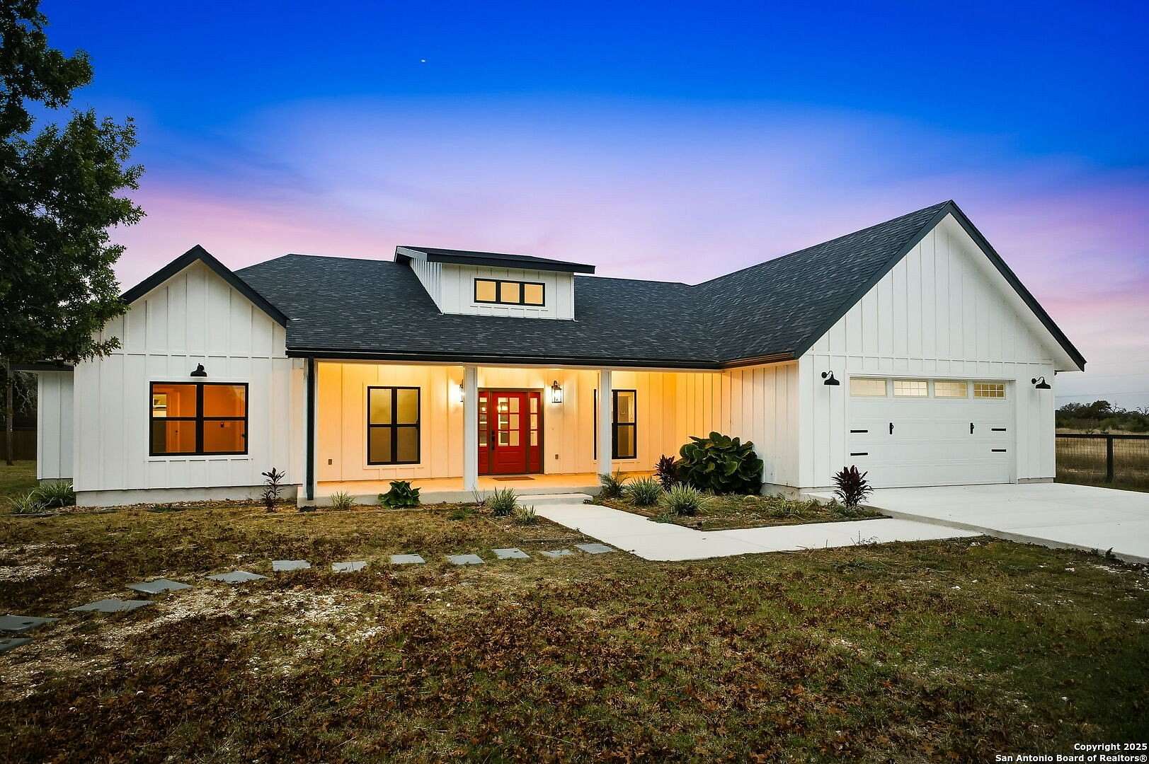 1.5 Acres of Land with Home for Sale in Pipe Creek, Texas