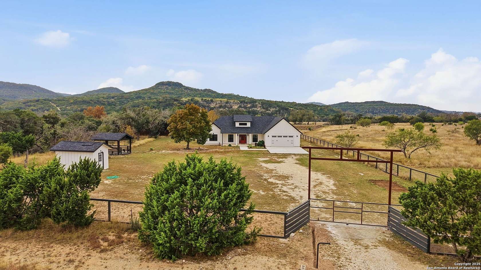 1.5 Acres of Residential Land with Home for Sale in Pipe Creek, Texas