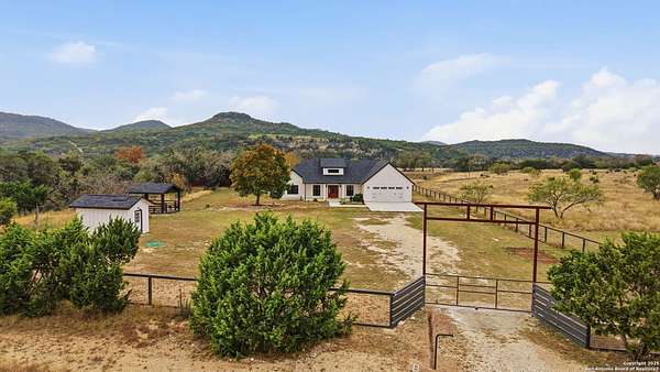 1.5 Acres of Residential Land with Home for Sale in Pipe Creek, Texas