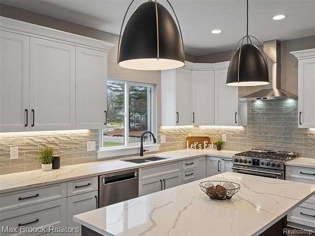 2 Acres of Residential Land with Home for Sale in Hartland, Michigan