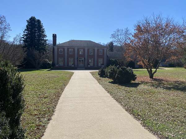 5 Acres of Residential Land with Home for Sale in Lawrenceburg, Tennessee