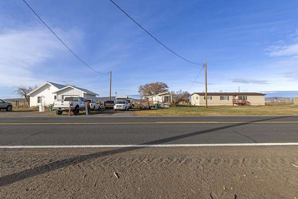 42.9 Acres of Agricultural Land with Home for Sale in Klamath Falls, Oregon