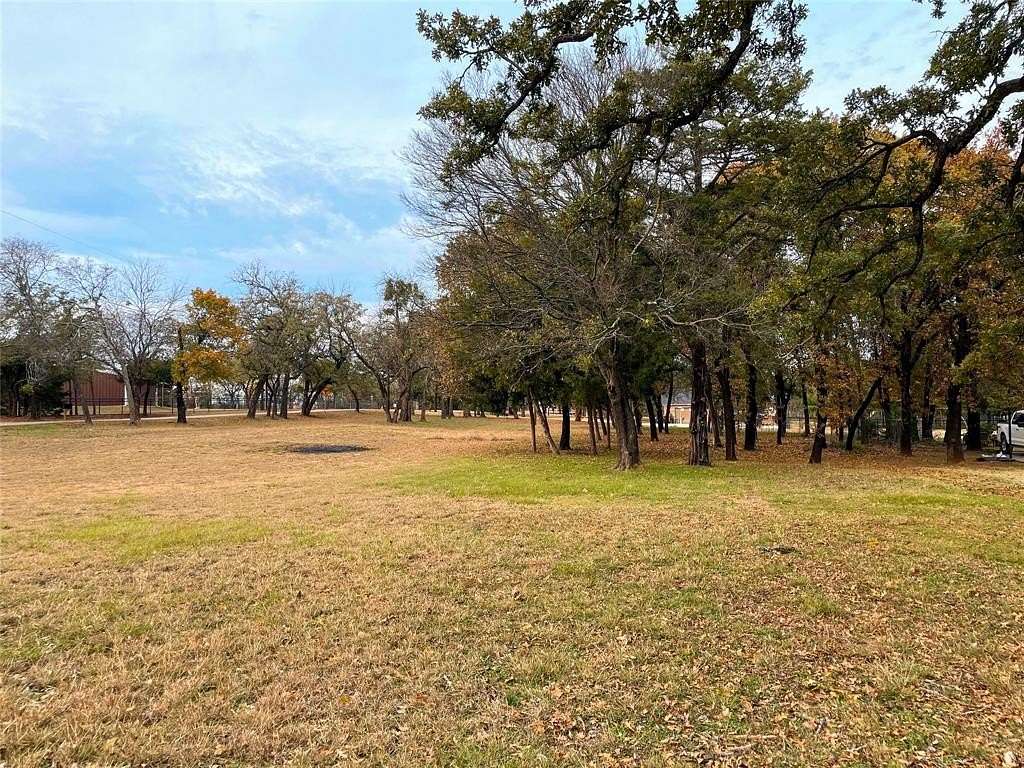 1 Acre of Residential Land for Sale in Burleson, Texas
