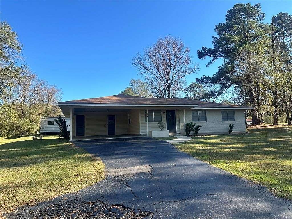 2 Acres of Residential Land with Home for Sale in Haughton, Louisiana