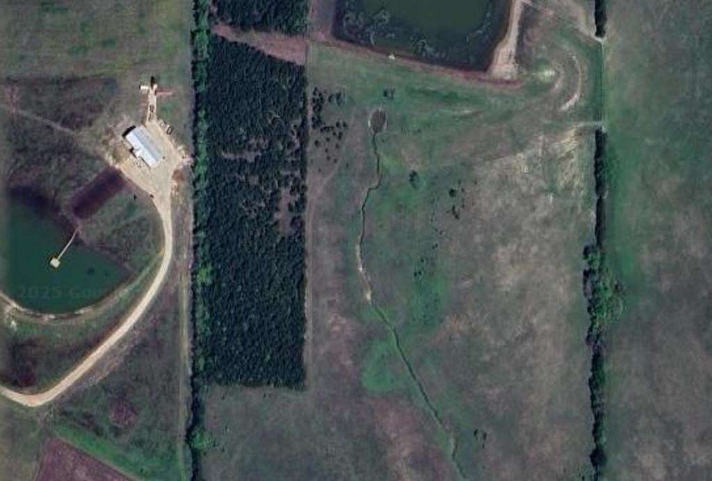 10 Acres of Land for Sale in Paris, Texas