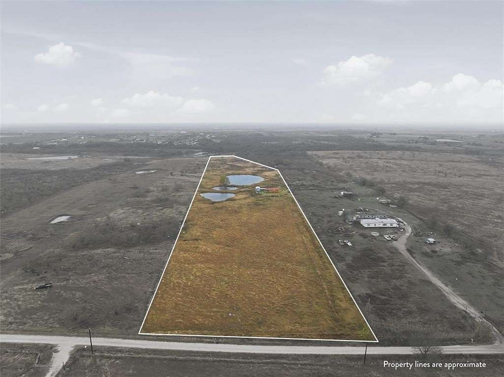 10 Acres of Land for Sale in Hubbard, Texas