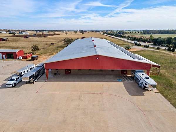 5.5 Acres of Land with Home for Lease in Oak Point, Texas