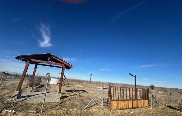 Land for Sale in Pearblossom, California