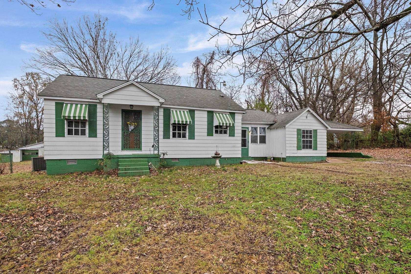 1.66 Acres of Residential Land with Home for Sale in Millington, Tennessee