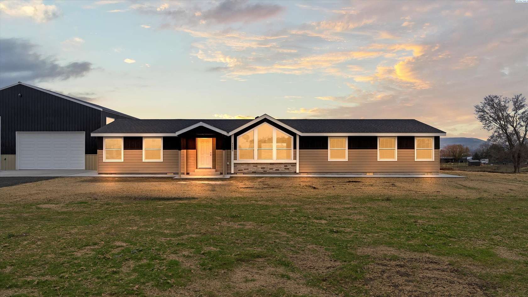 2 Acres of Residential Land with Home for Sale in Benton City, Washington