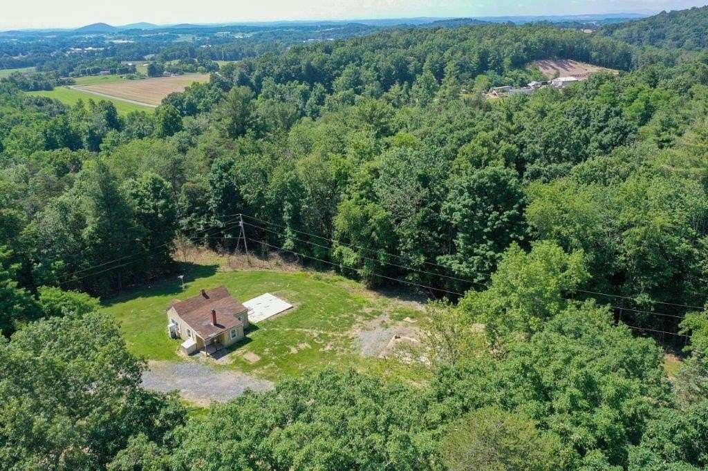 1.53 Acres of Residential Land with Home for Sale in Dayton, Virginia