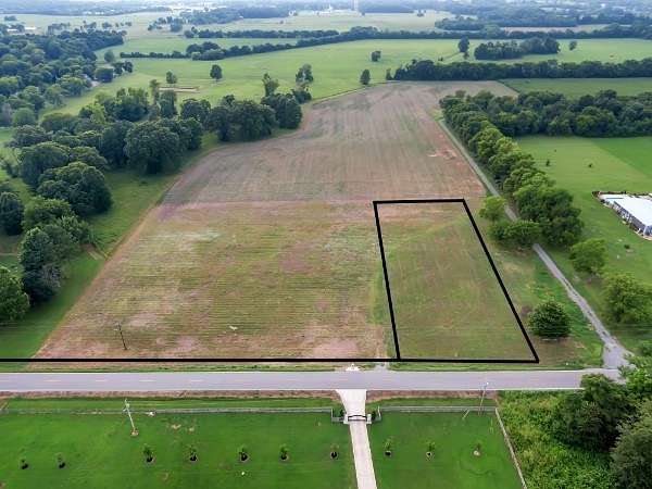 1.2 Acres of Residential Land for Sale in Shelbyville, Tennessee