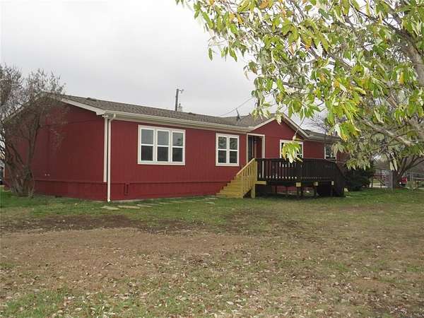 4 Acres of Residential Land with Home for Lease in Sanger, Texas