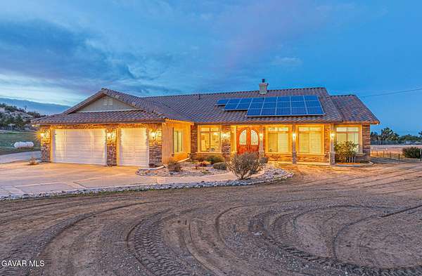 2.42 Acres of Residential Land with Home for Sale in Palmdale, California