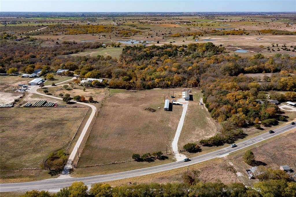 7 Acres of Residential Land with Home for Lease in Valley View, Texas