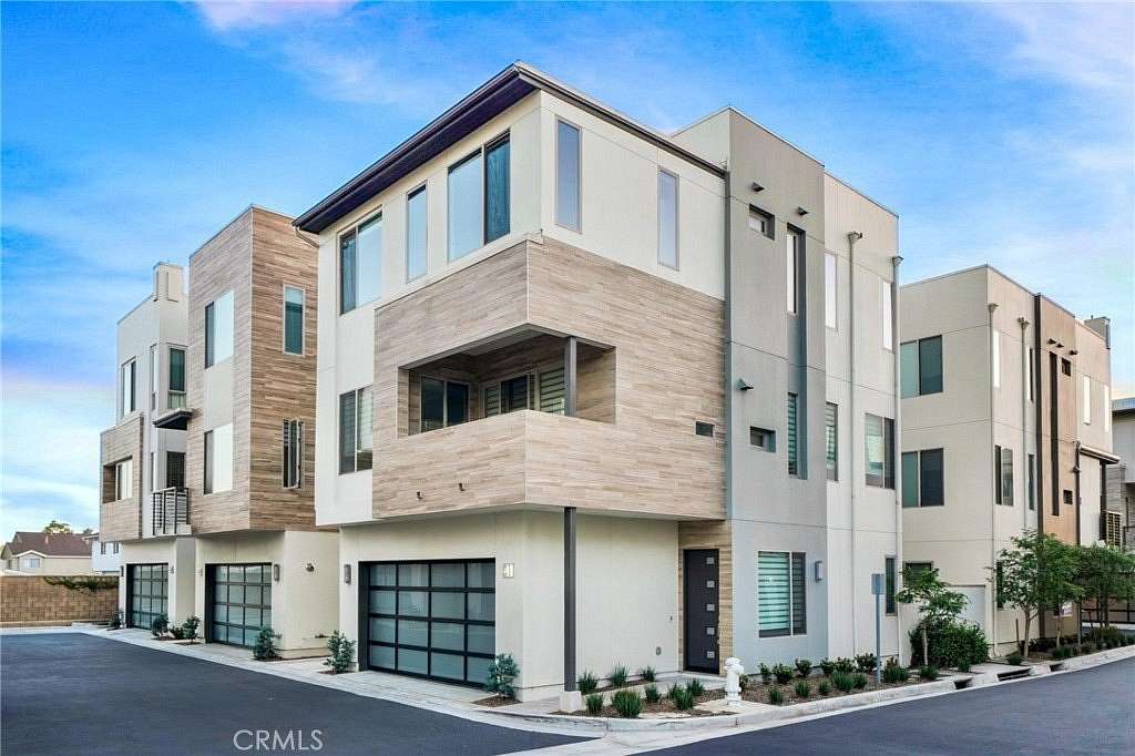 4.6 Acres of Residential Land with Home for Lease in Newport Beach, California