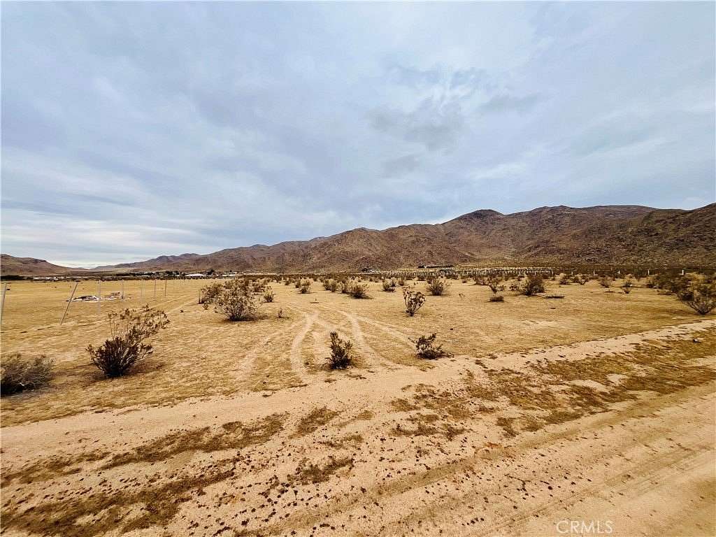 4.65 Acres of Land for Sale in Apple Valley, California