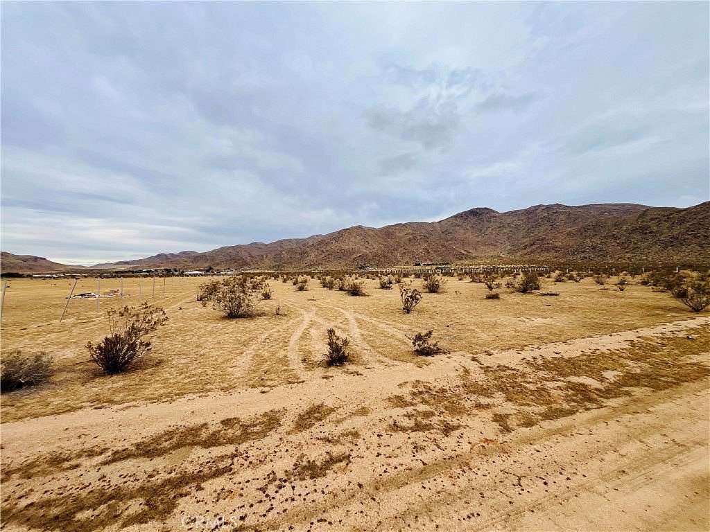 4.65 Acres of Land for Sale in Apple Valley, California