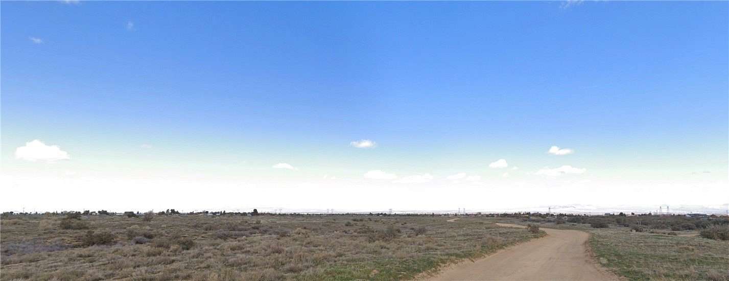 19.4 Acres of Land for Sale in Phelan, California