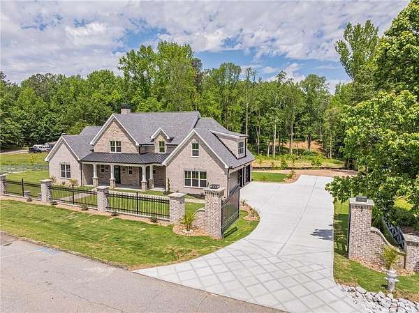 2.55 Acres of Residential Land with Home for Lease in Lawrenceville, Georgia