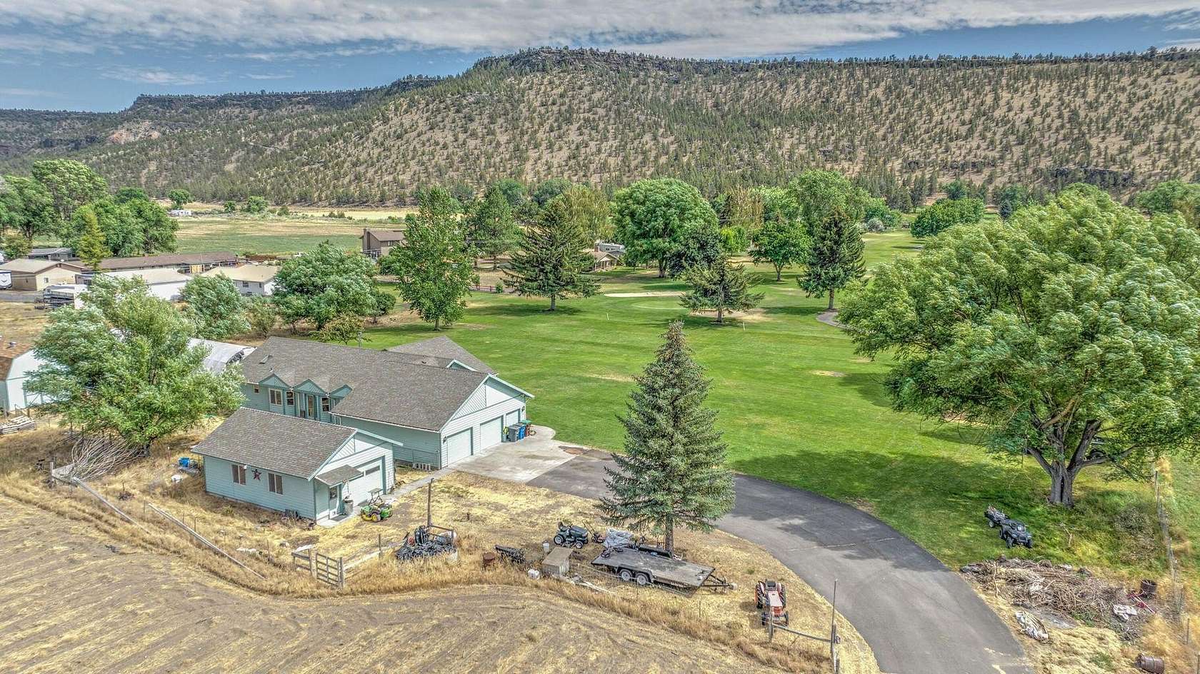 4.43 Acres of Land with Home for Sale in Prineville, Oregon