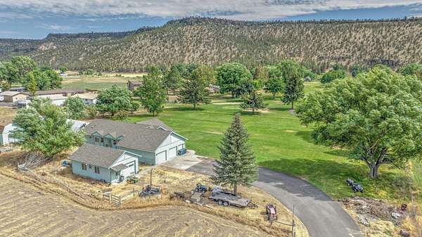 4.43 Acres of Residential Land with Home for Sale in Prineville, Oregon