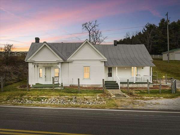 5 Acres of Residential Land with Home for Sale in Pilot, Virginia