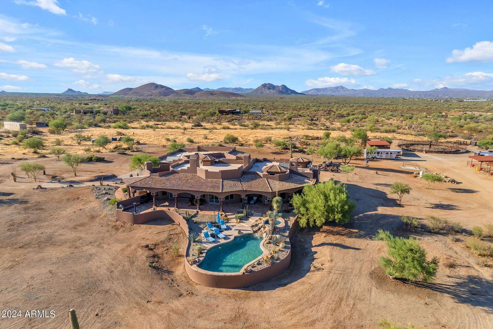 18.3 Acres of Land with Home for Sale in Scottsdale, Arizona