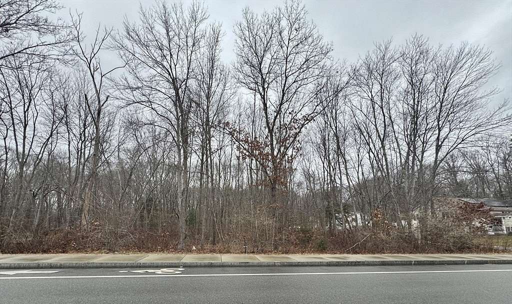 0.88 Acres of Residential Land for Sale in Webster, Massachusetts