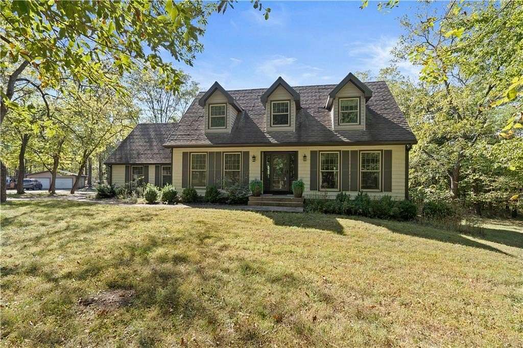 4.2 Acres of Residential Land with Home for Sale in Stilwell, Kansas