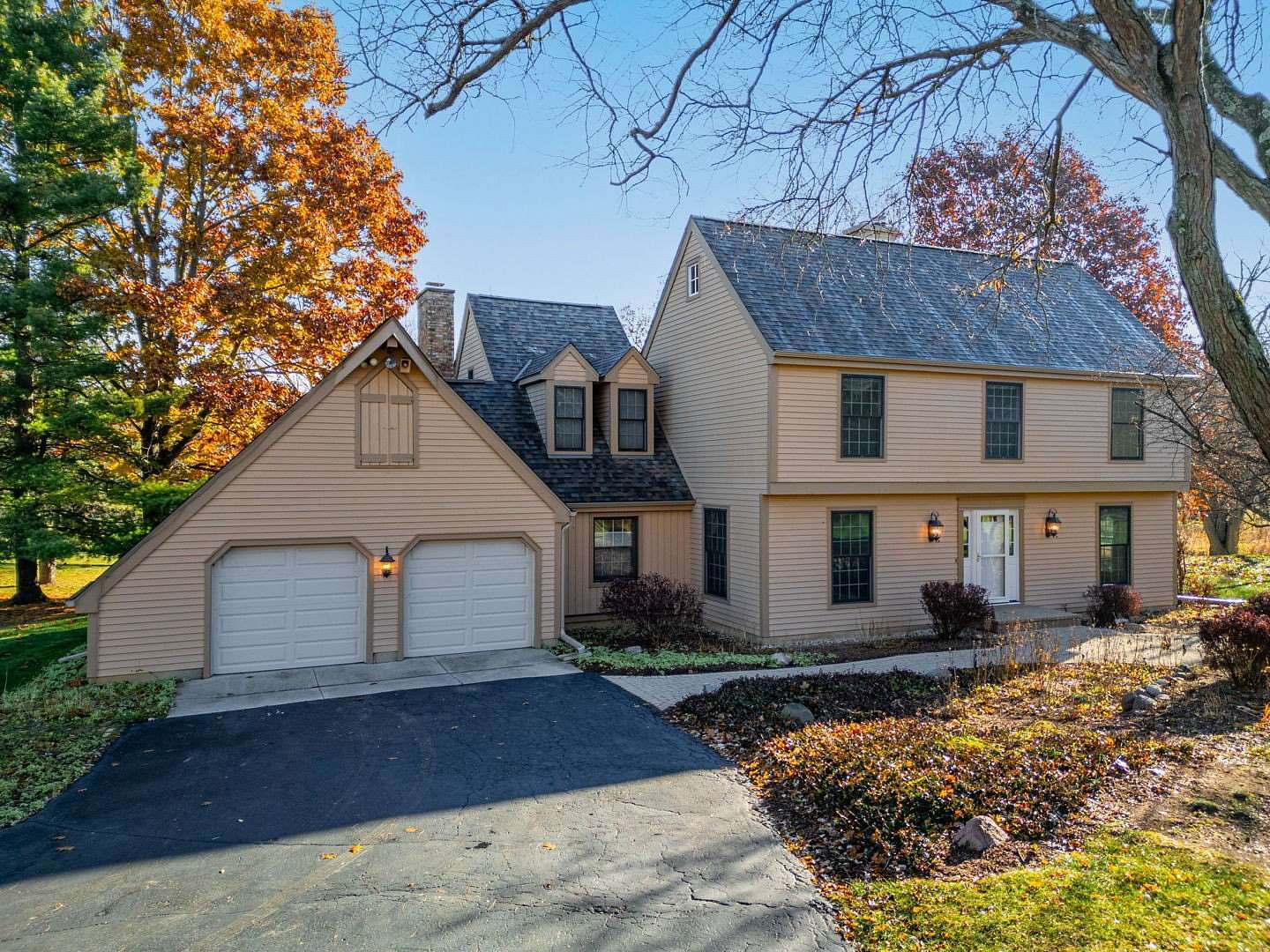 2.3 Acres of Residential Land with Home for Sale in Woodstock, Illinois