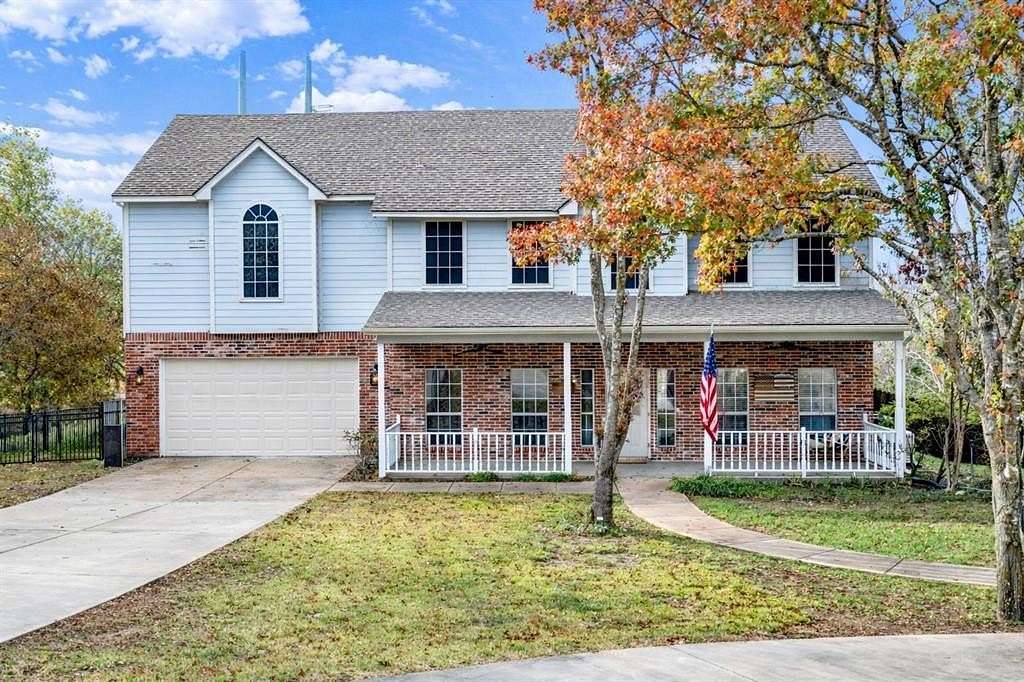 4.55 Acres of Land with Home for Sale in Willow Park, Texas