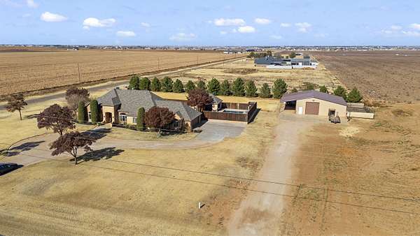 3.69 Acres of Residential Land with Home for Sale in Shallowater, Texas