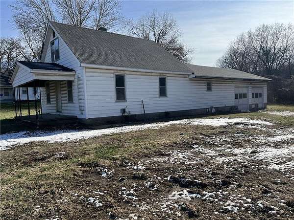 7.5 Acres of Residential Land with Home for Sale in St. Joseph, Missouri