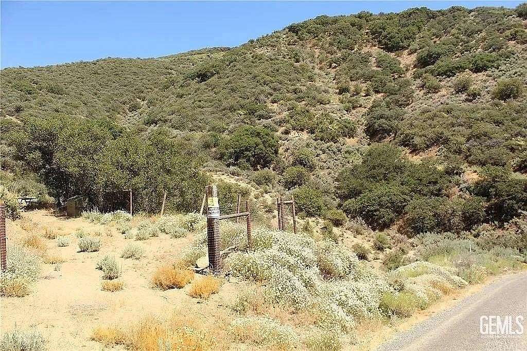 6.13 Acres of Land for Sale in Tehachapi, California