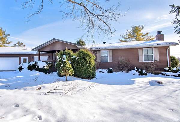 1.85 Acres of Residential Land with Home for Sale in Roanoke, Indiana