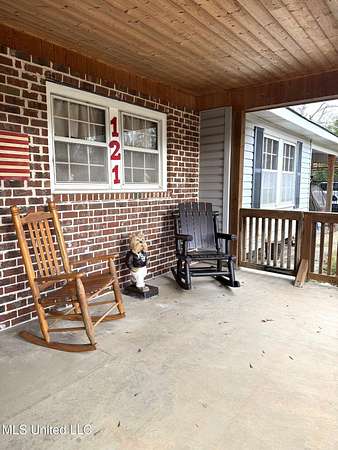 21.3 Acres of Land with Home for Sale in Natchez, Mississippi